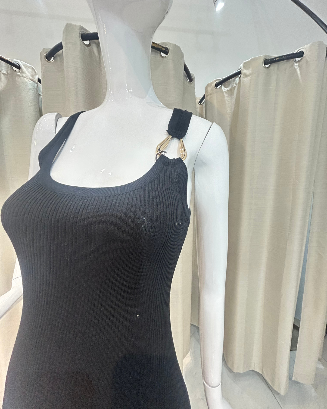 Vestido negro stretch