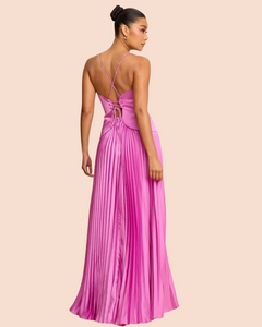 Vestido rosado con corset y falda plisada