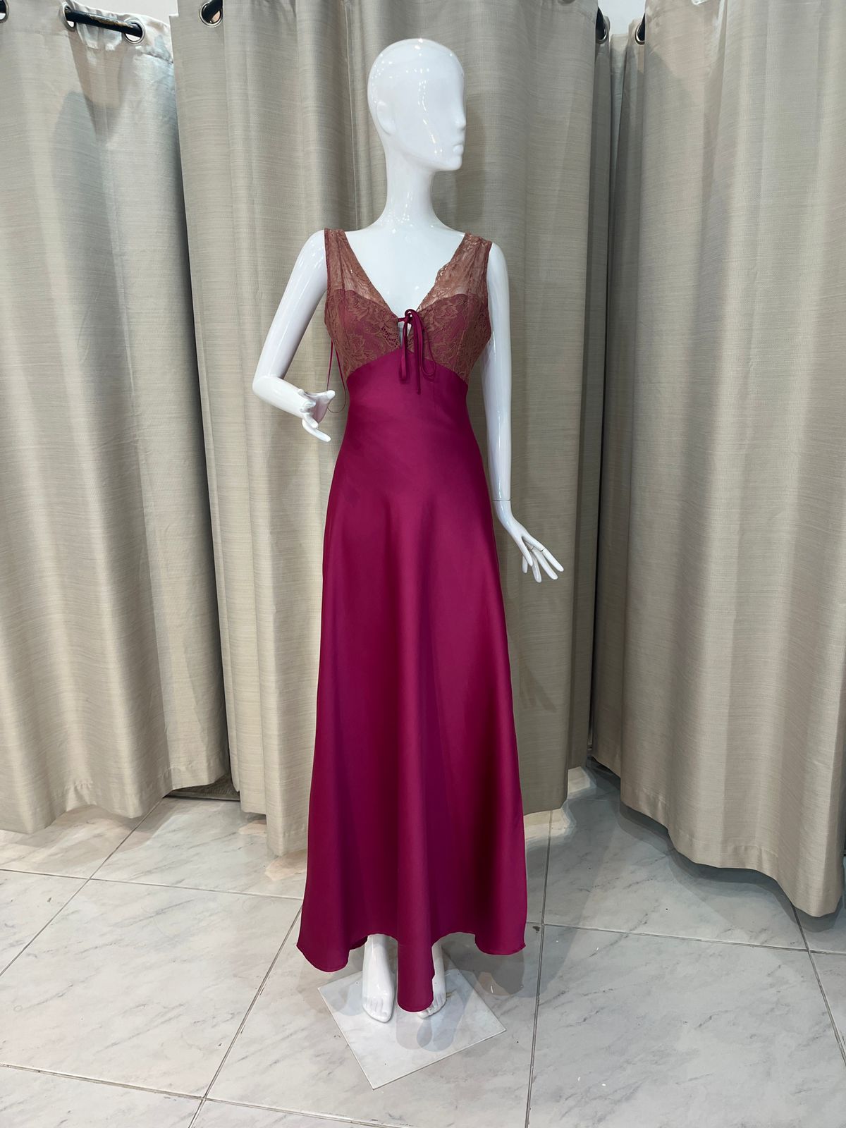 Vestido largo con encaje