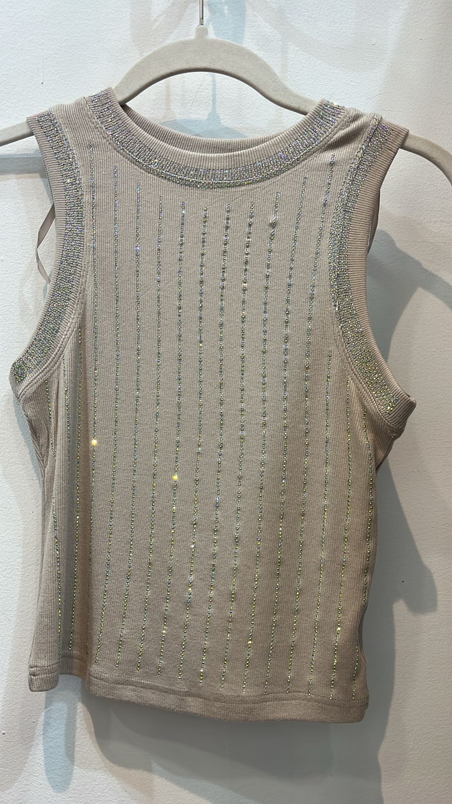 Blusa sin mangas con top color beige