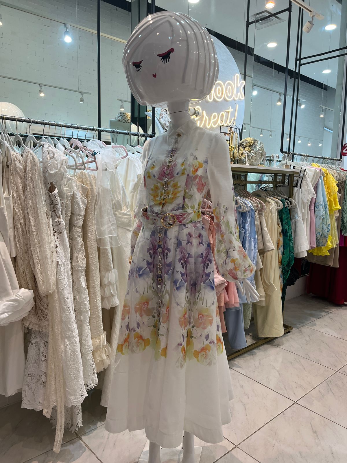Vestido Blanco Con Flores