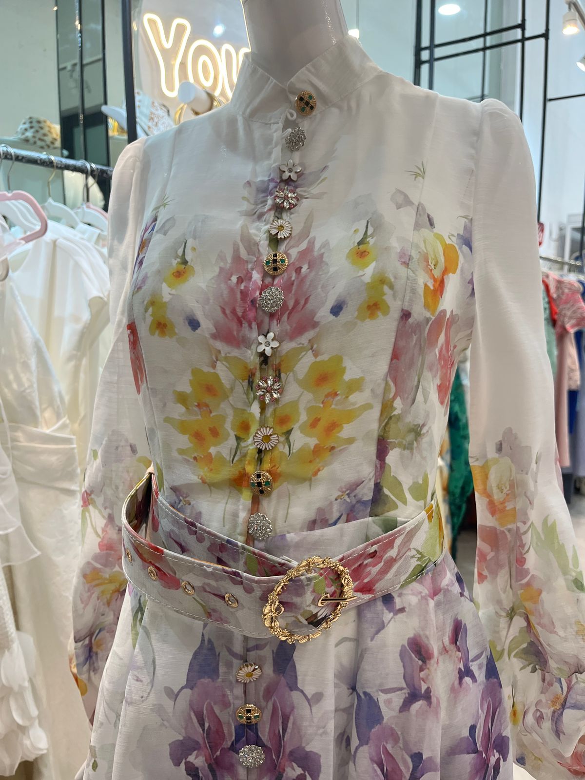 Vestido Blanco Con Flores